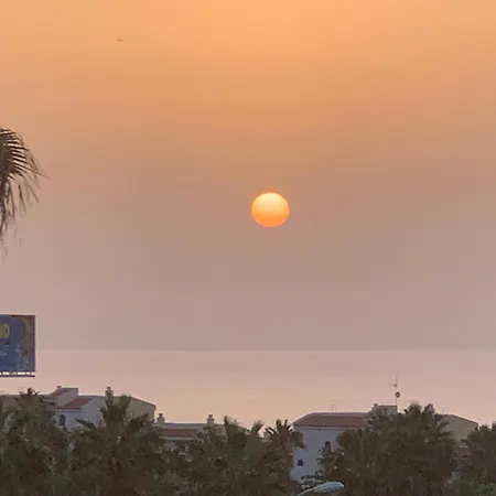 דירה Oasis San Eugenio 1-bedroom With Ocean View, Large Terrace And Pool, Full Kitchen אדחה