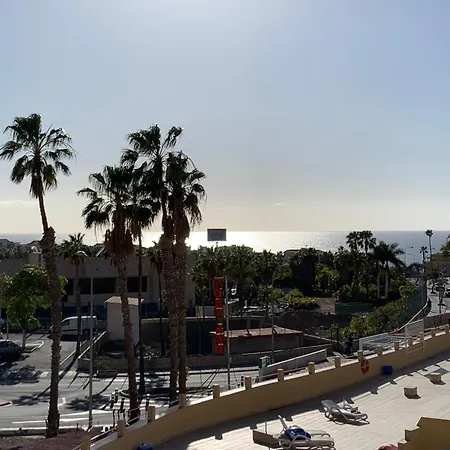 דירה Oasis San Eugenio 1-bedroom With Ocean View, Large Terrace And Pool, Full Kitchen אדחה