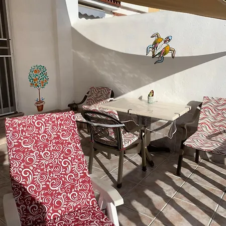 Oasis San Eugenio 1-bedroom With Ocean View, Large Terrace And Pool, Full Kitchen דירה