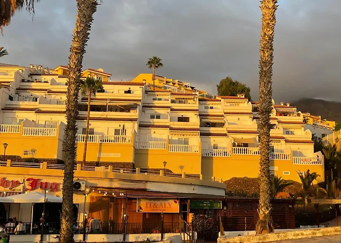 Oasis 1-bedroom Ocean View Large Terrace Pool Full Kitchen *