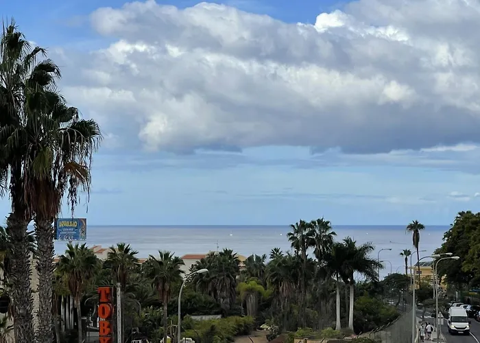 아파트 Oasis 1-bedroom Ocean View Large Terrace Pool Full Kitchen 아데제