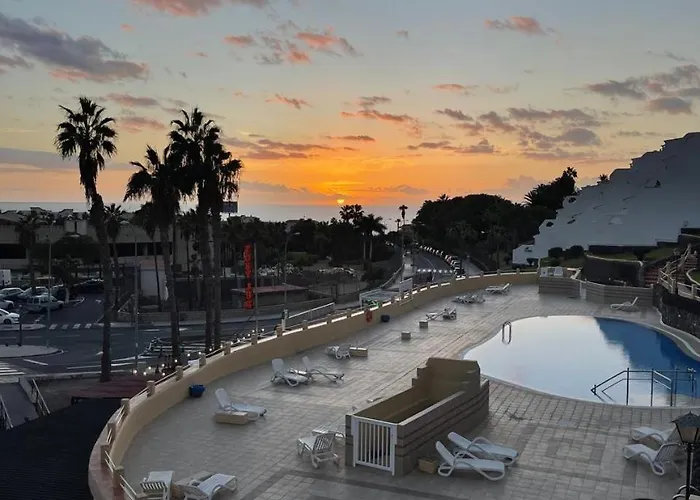 Oasis 1-bedroom Ocean View Large Terrace Pool Full Kitchen *