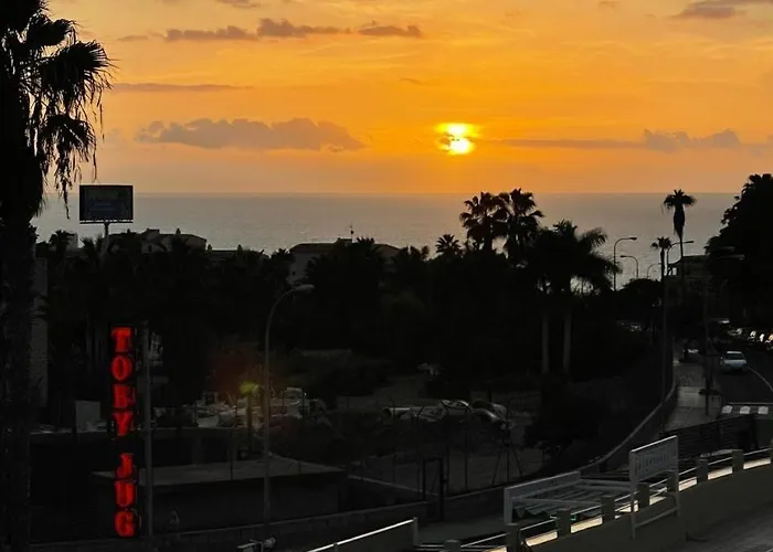Oasis 1-bedroom Ocean View Large Terrace Pool Full Kitchen *