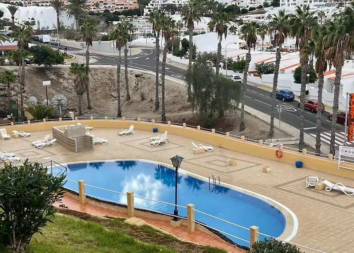 Oasis 1-bedroom Ocean View Large Terrace Pool Full Kitchen Apartment