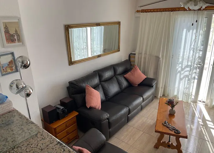 Oasis 1-bedroom Ocean View Large Terrace Pool Full Kitchen Apartment