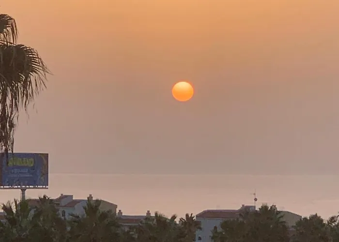 Oasis 1-bedroom Ocean View Large Terrace Pool Full Kitchen Apartment *